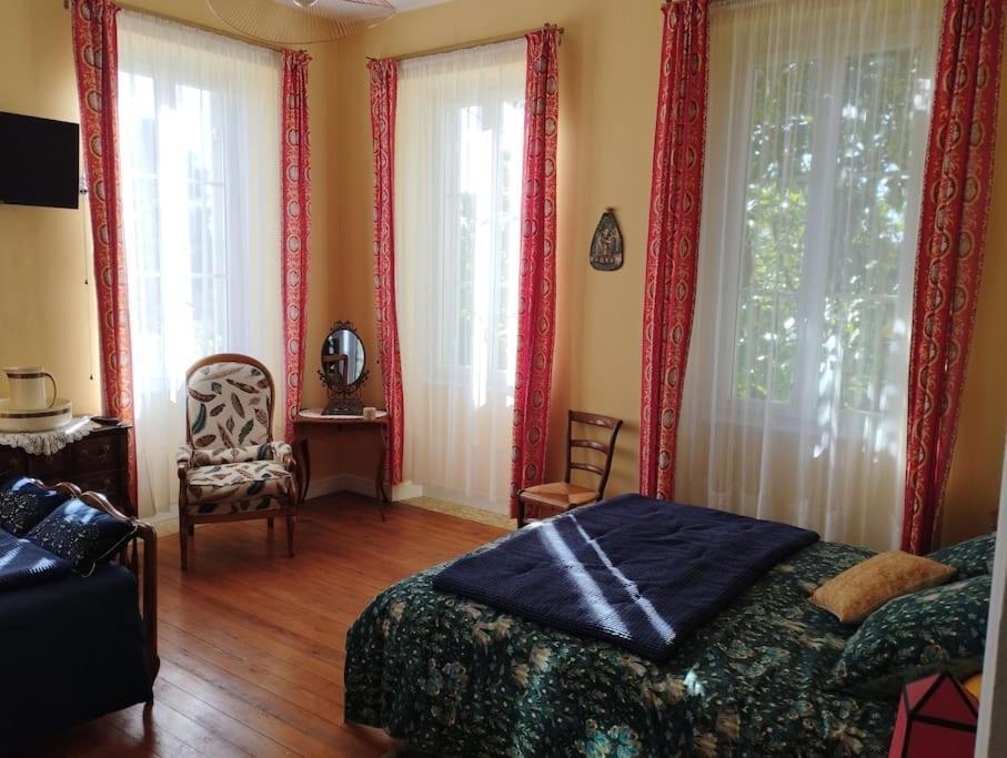 Gite La Burthe Monprimblanc Exterior foto
